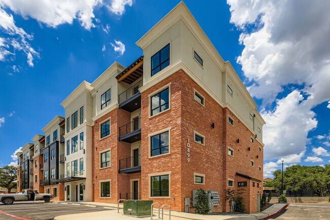 Building Photo - 10899 S Hausman, Unit 201