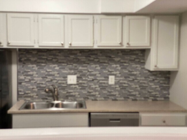 Building Photo - 7122 Longstreet Dr