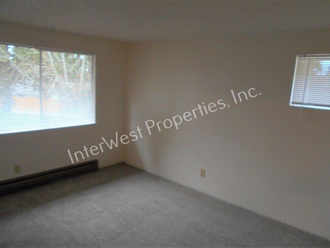 Building Photo - 6627-6627 SW 201st Ct
