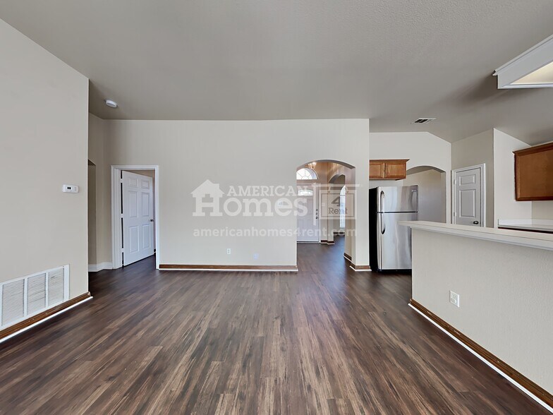 Building Photo - 350 Mesquite Hill Dr