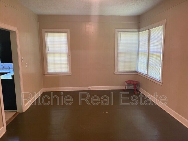 Building Photo - 1808 Monroe St