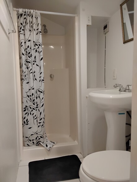 Building Photo - 9818 Hallwood Dr