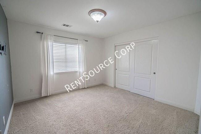Building Photo - 26511 Brooks Cir