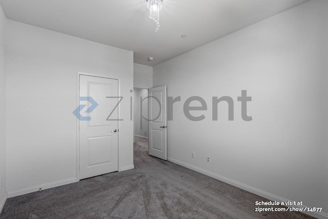 Building Photo - Unit