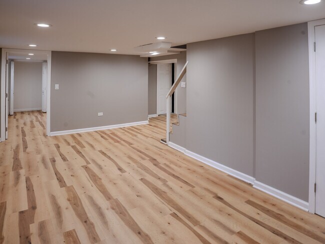 Building Photo - 523 S Monterey Ave