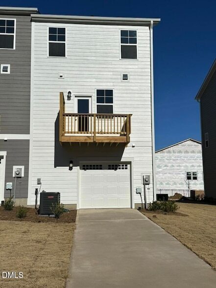 Building Photo - 451 Deercroft Dr