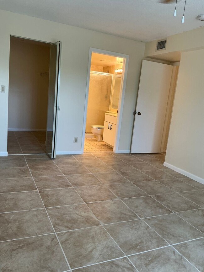 Building Photo - 2506 SE Anchorage Cove
