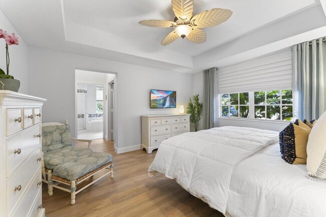 Building Photo - 315 Bay Colony Dr N