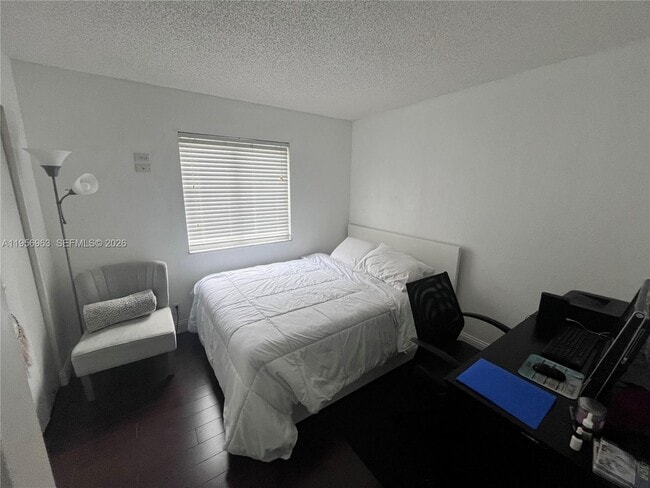 Building Photo - 4746 Lago Vista Dr