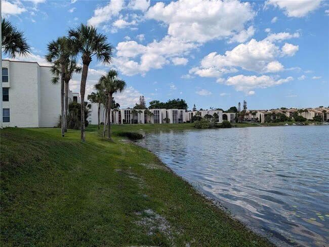 Building Photo - 522 Orange Dr
