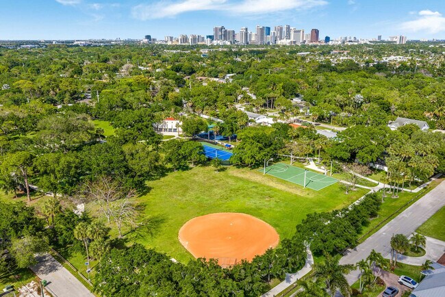 Building Photo - 1526 SW 20th Ave