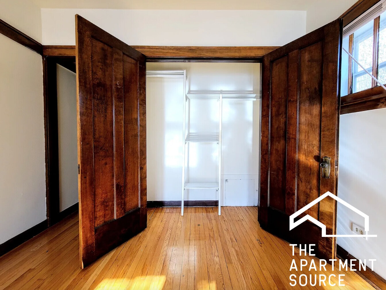 Building Photo - 820 W Waveland Ave