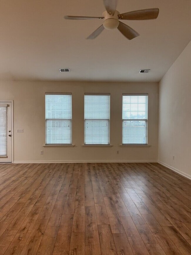 Building Photo - 3084 Adventure Way