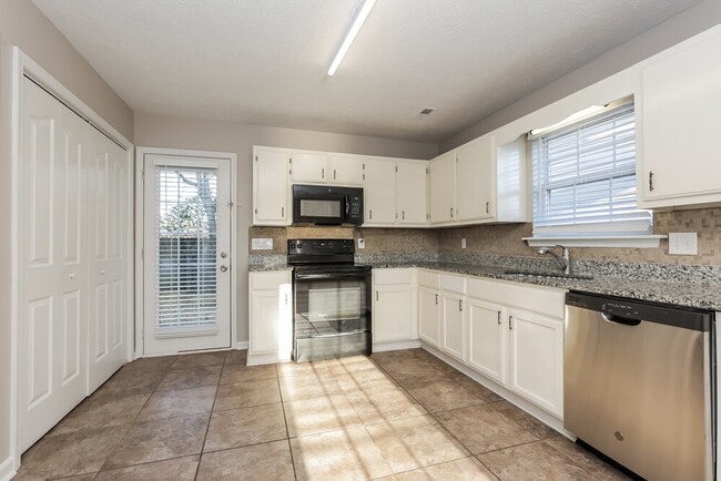 Building Photo - 3341 Mullins Ct
