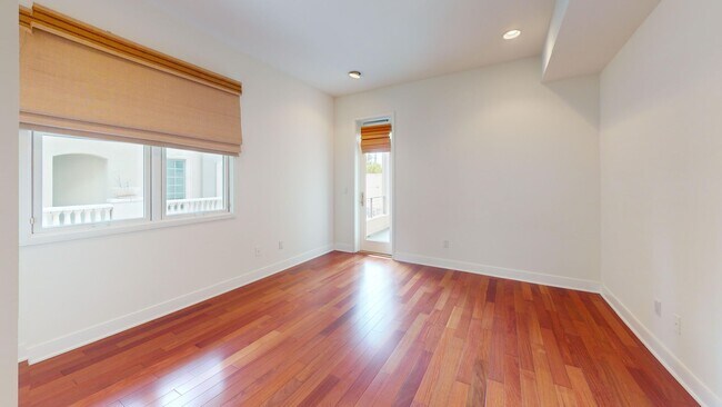 Building Photo - Luxurious Condominium | Rooftop Deck with Bay and Downtown Views