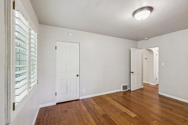 Building Photo - Mediterranean Beauty in Crescent Park – 5B...