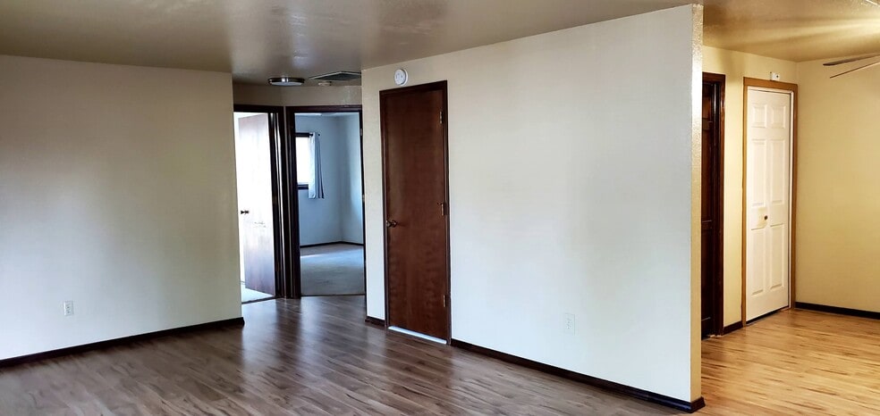 Building Photo - 414 S Curtis Rd