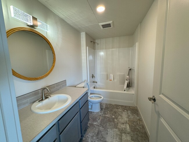 Building Photo - 801 N 16th Ave