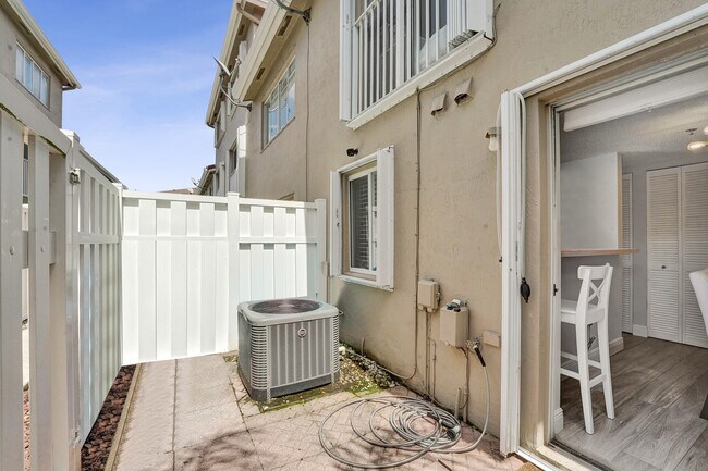 Building Photo - 173 Riviera Cir