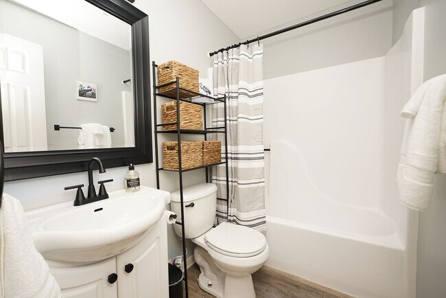 Building Photo - 55 Bay Dr