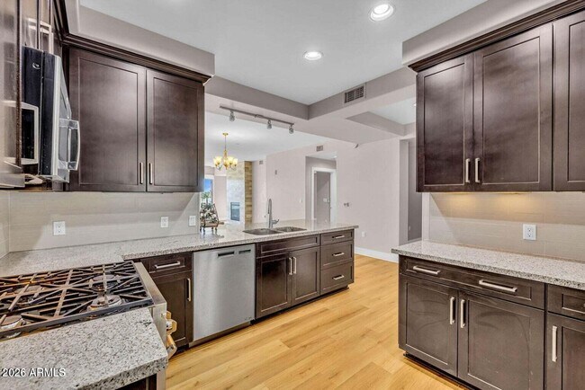 Building Photo - 4803 N Woodmere Fairway