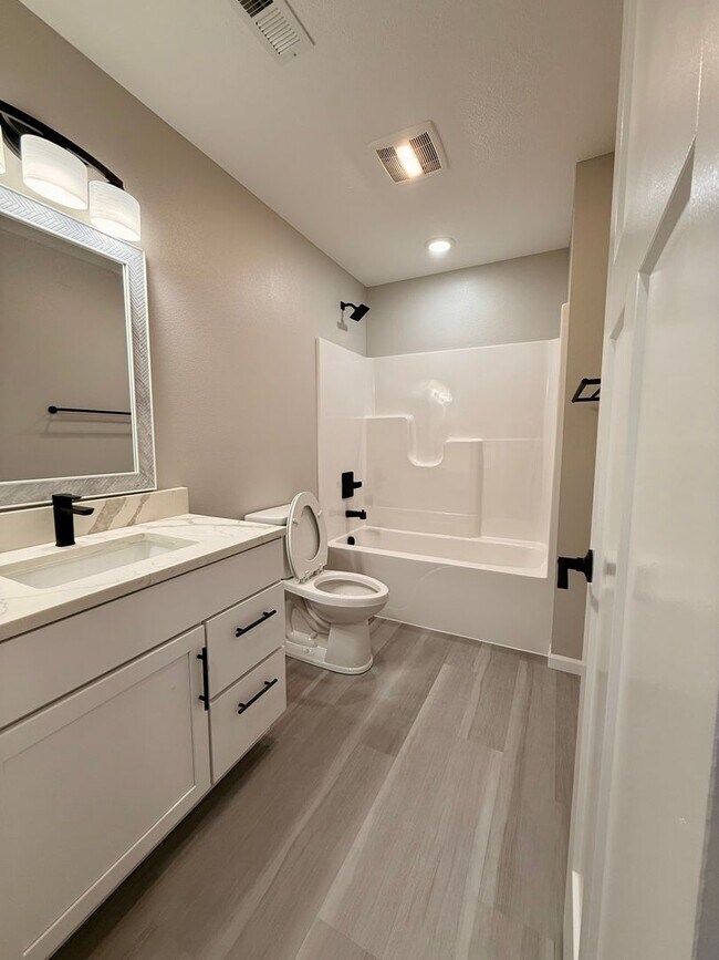 Building Photo - 1291-MF3-E