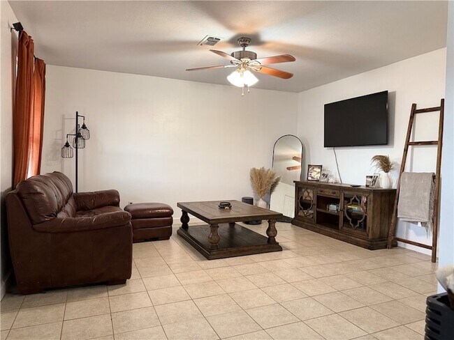 Building Photo - 1211 Webhollow Cir