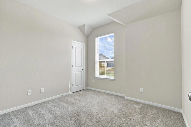 Building Photo - 808 Fallbrook Dr