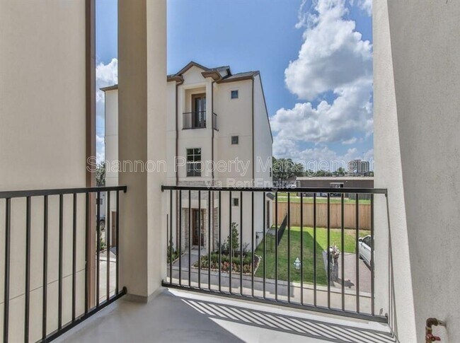 Building Photo - 10915 Brookeshire Chase Ln