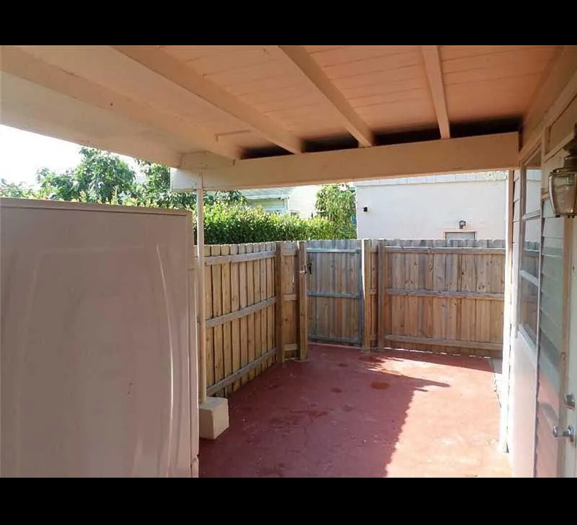 Building Photo - 423 N L St