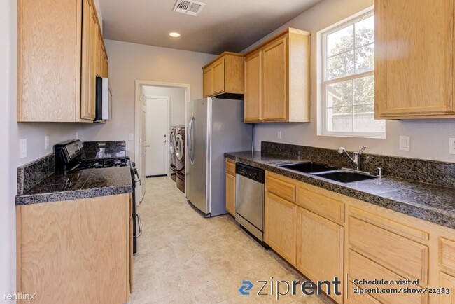 Building Photo - 3 br, 3 bath House - 825 Bussing Ct, Folso...