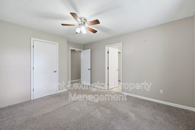 Building Photo - 3352 Featherston Dr