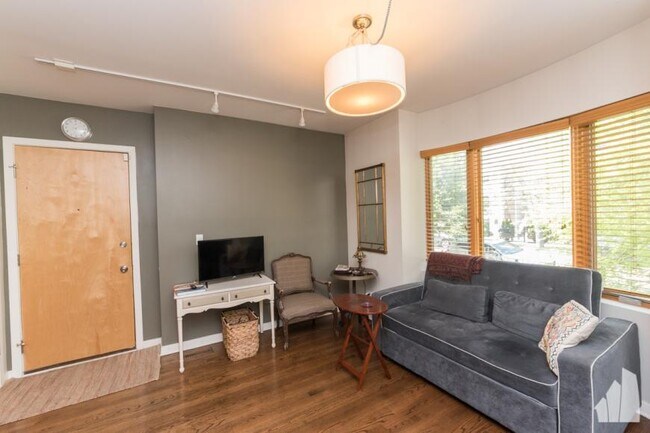 Primary Photo - 3 bedroom in Chicago IL 60622