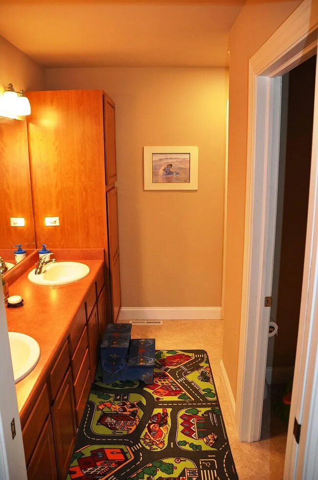 Building Photo - 4627 Sunburst Dr