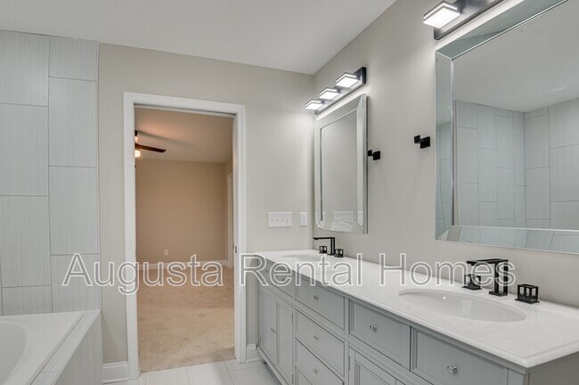 Building Photo - 34 Sherman St