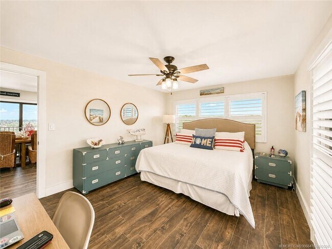 Building Photo - 10044 S Ocean Dr