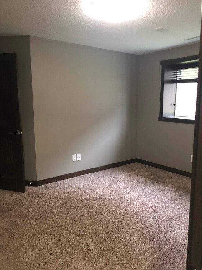 Building Photo - 1253 Turnberry Dr SE