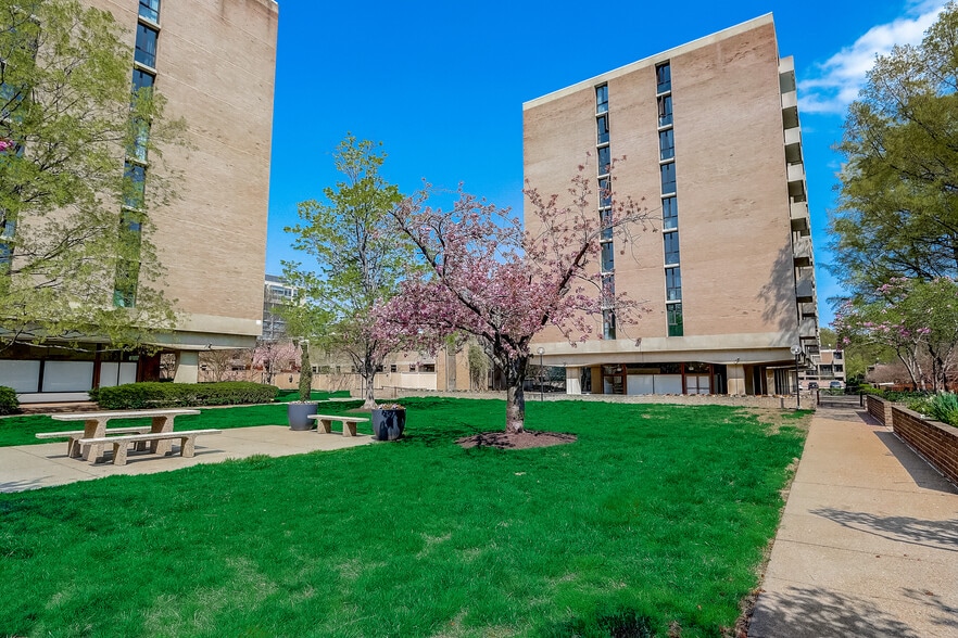 Building & Grounds - 240 M St SW