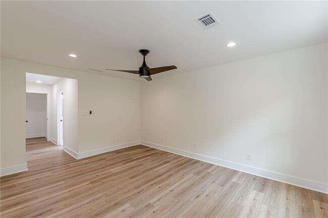 Building Photo - 525 Rosemont Dr