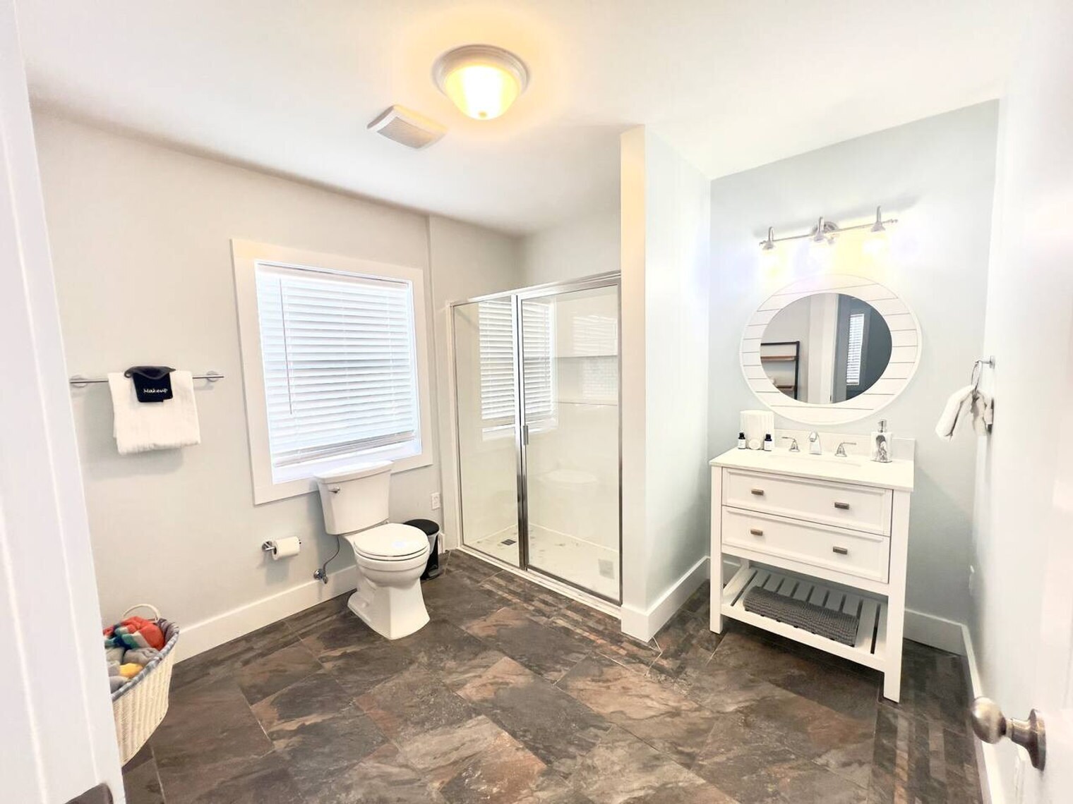 Building Photo - 216 La Paloma Pl