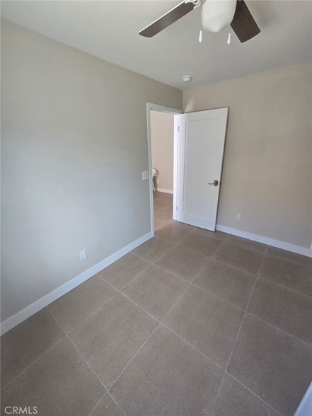Building Photo - 628 W 59th Pl