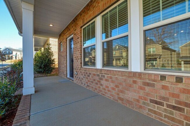 Building Photo - Like New All Brick Home in Mint Hill!