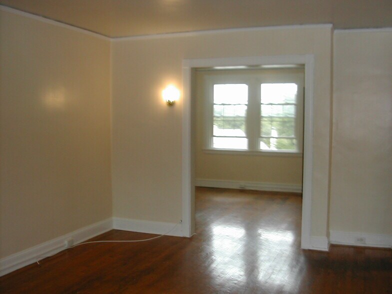 Building Photo - 4135 Roland Ave
