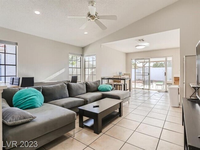 Building Photo - Gorgeous, spacious 1 story fully furnished...