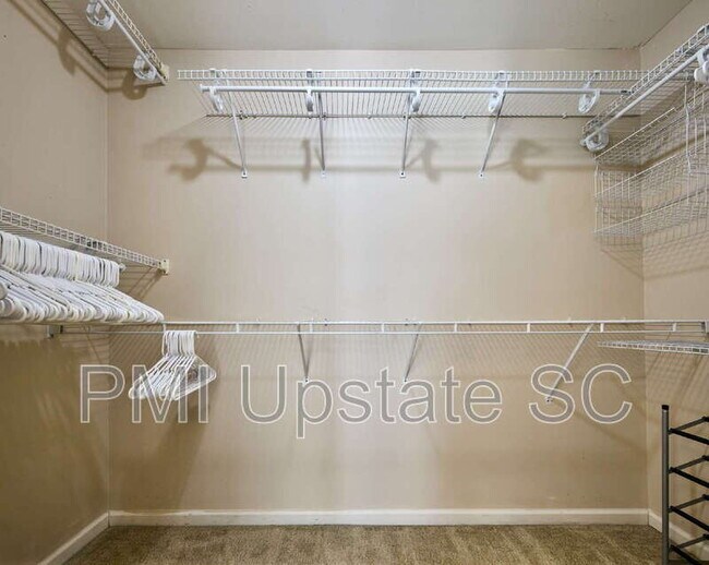 Building Photo - 430 Rosehaven Way