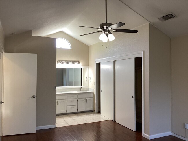 Building Photo - 4114 W Regency Ave