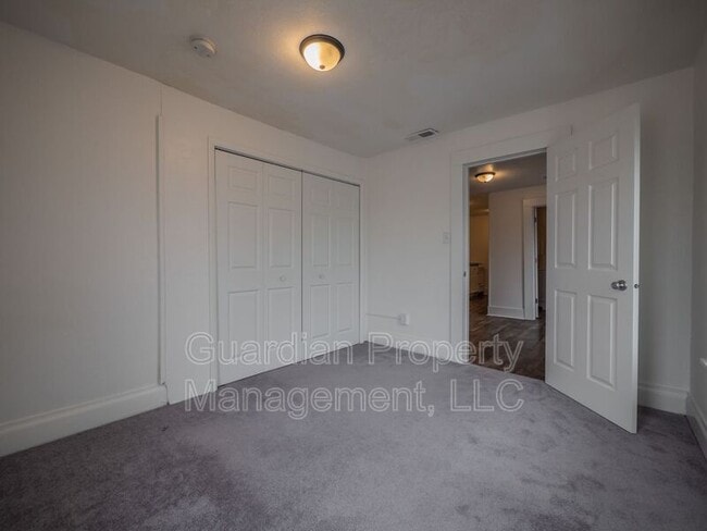 Building Photo - 108 N Buchanan St