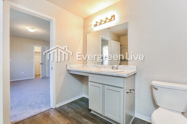 Building Photo - 12 Spg Rdg Ln