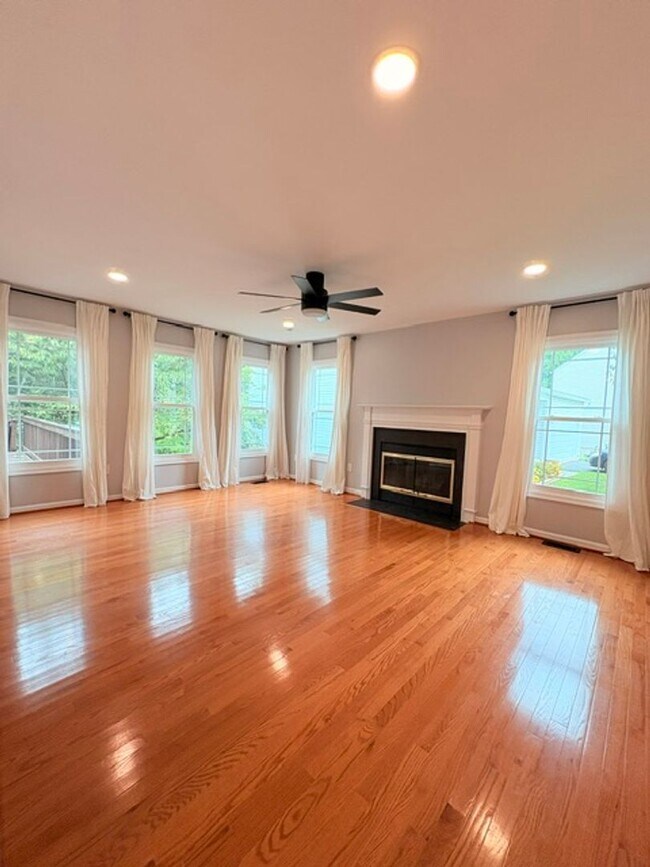 Building Photo - 18514 Gingerbread Ln