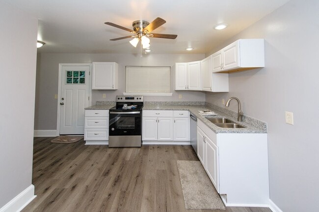 Building Photo - REMODELED BRICK & VINYL RANCH WAITING FOR ...
